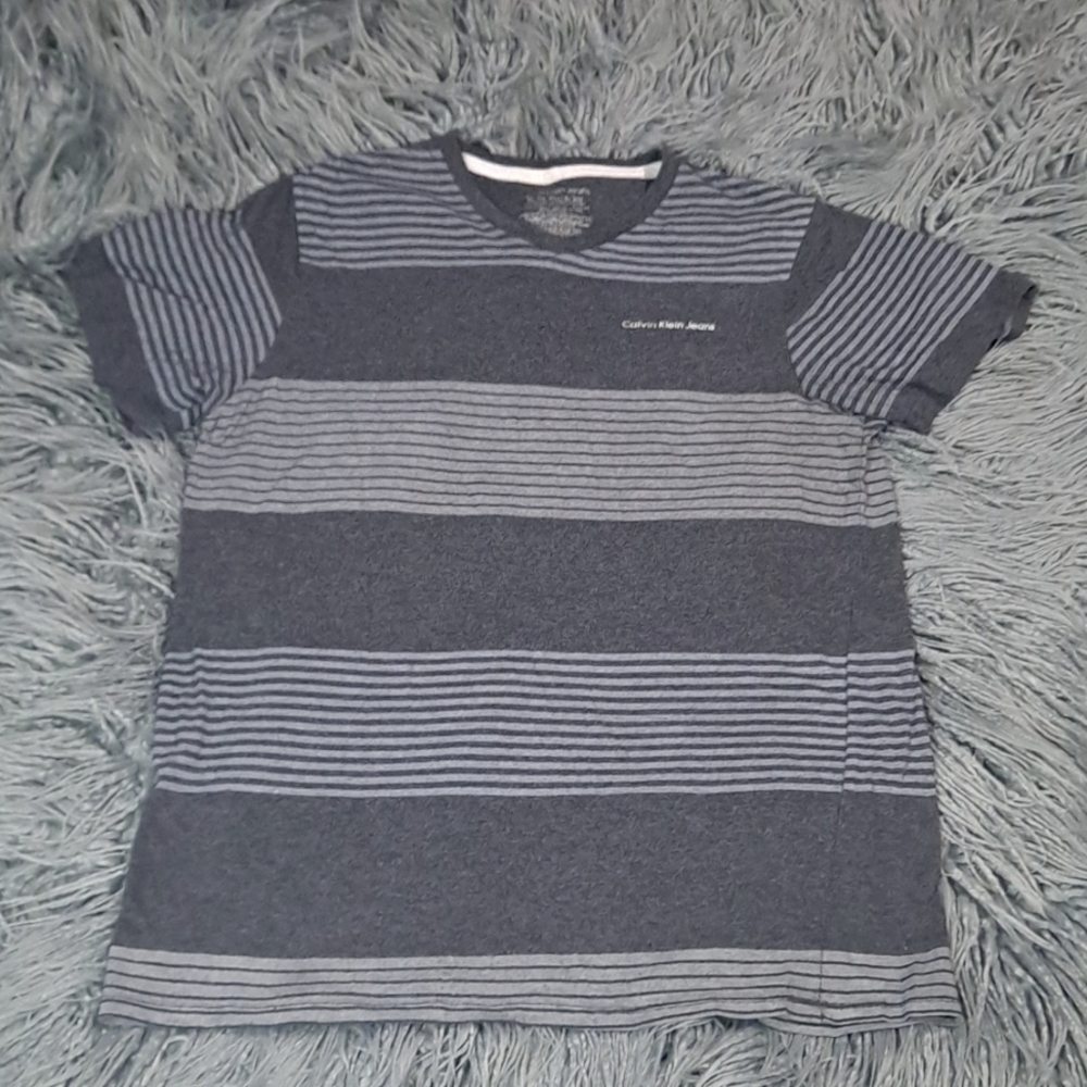 Youth Calvin Klein teeshirt